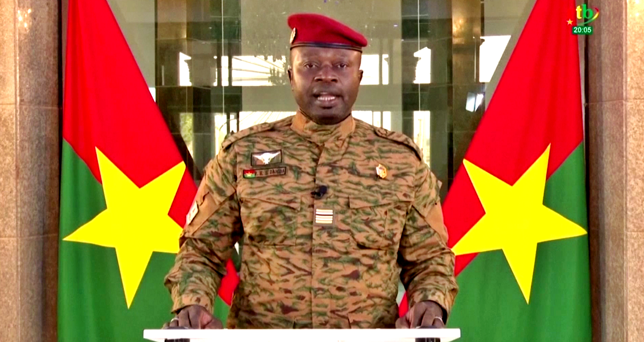 Burkina Fasos Junta Leader Sworn In As President